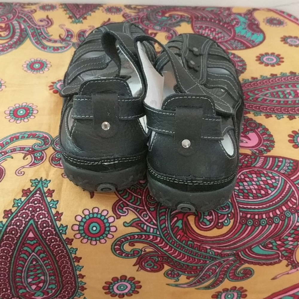 Spring Step Sandals - Picture 2 of 5